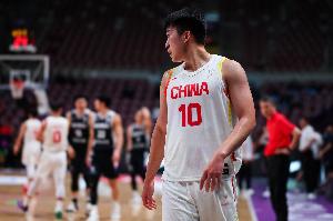 开云体育-展现武器库！王俊杰次节里突外投连中3球 上半场5中3拿下7分！