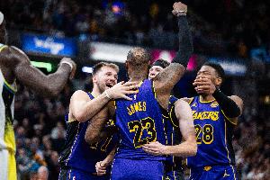 开云-湖人五小阵容詹八DFS东里本赛季使用69分钟 净效值10.2