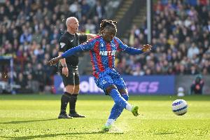 电讯报：因热刺水晶宫未达完全协议，阿森纳重新考虑埃泽并敲定他