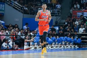 kaiyun-媒体人：陈林坚这种射手在CBA作用突出 即战力对邱彪来说太好用