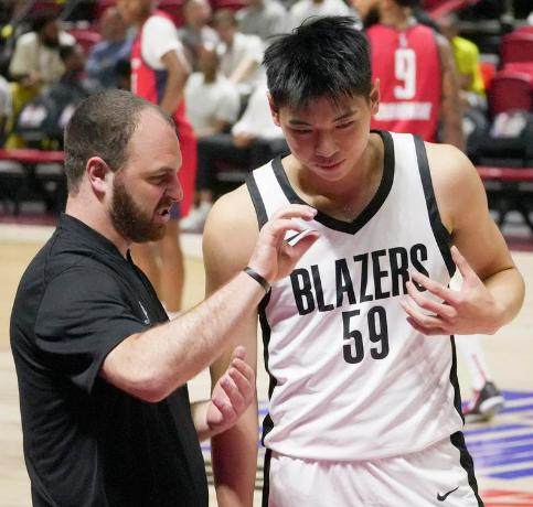 八大竞争对手！崔永熙进篮网上位超难，需打持久战