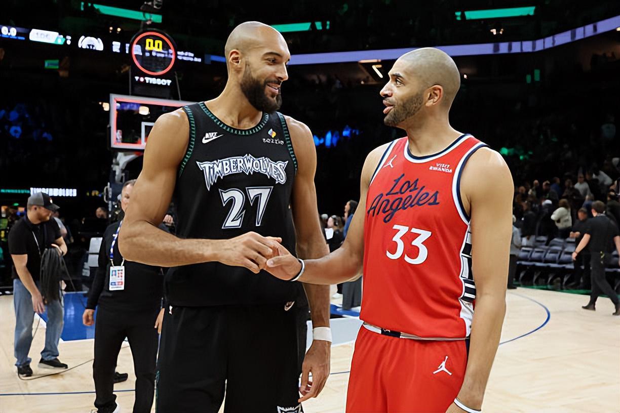 开云下载-背靠背继续让37岁老将出场，快船为自己的坚持又一次付出了代价？