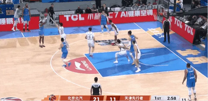 杰曼顶投三分再中连拿8分，首节北京三分6投全中