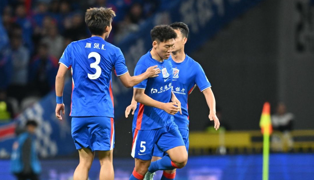 从0-2到2-2！超级后卫绝境爆发：梅开二度救主，上海申花3场不胜